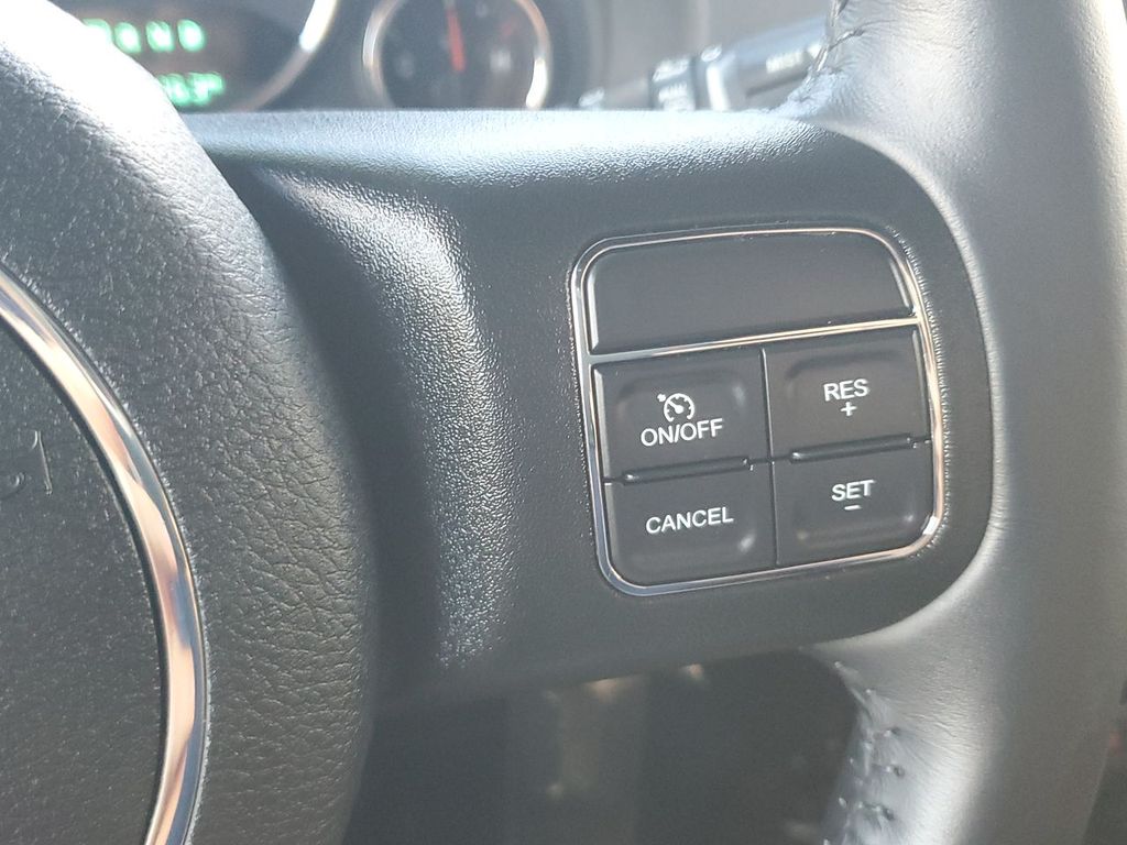 2018 Jeep Wrangler Sahara photo 32