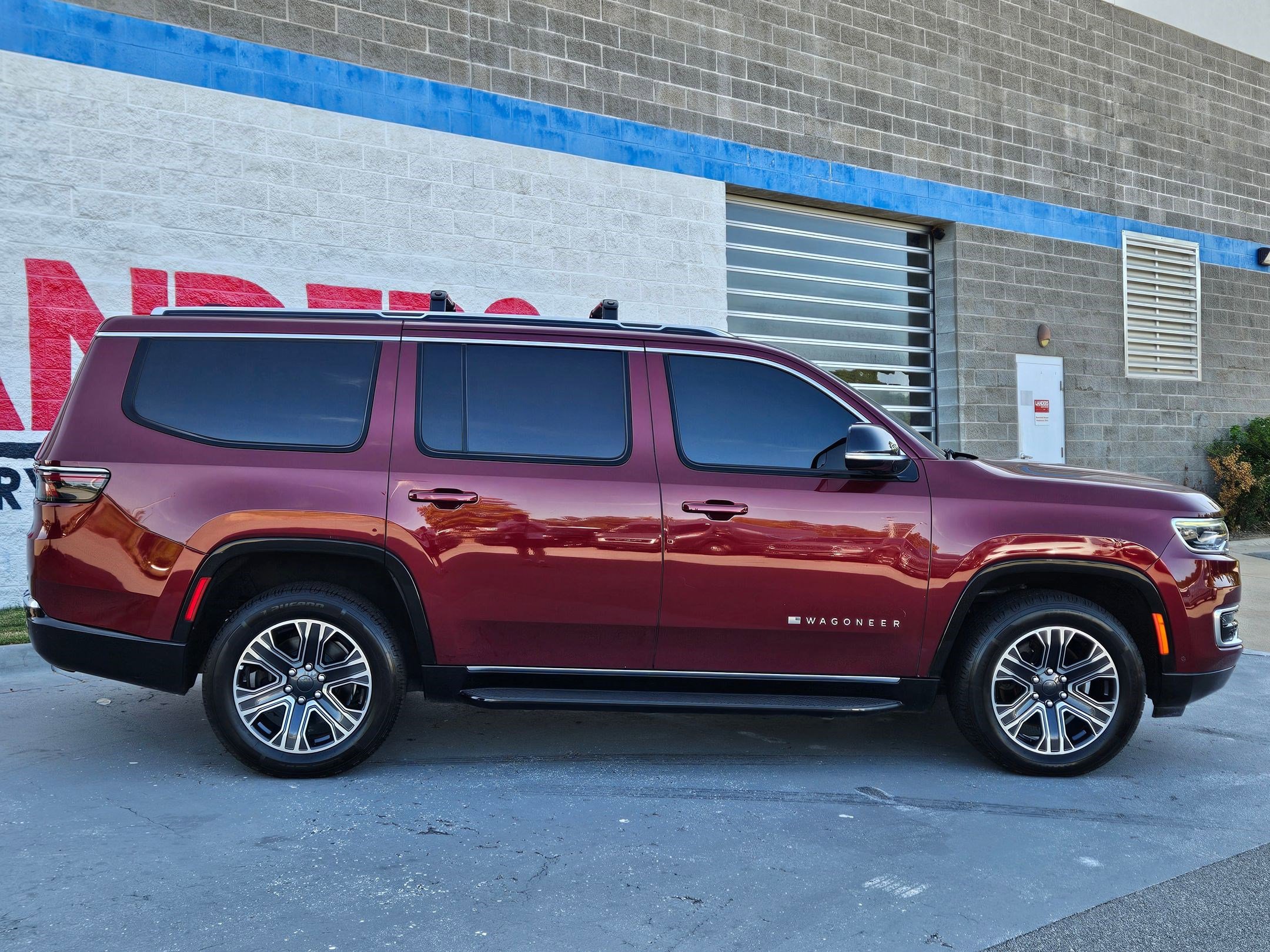 2023 Jeep Wagoneer Base photo 8