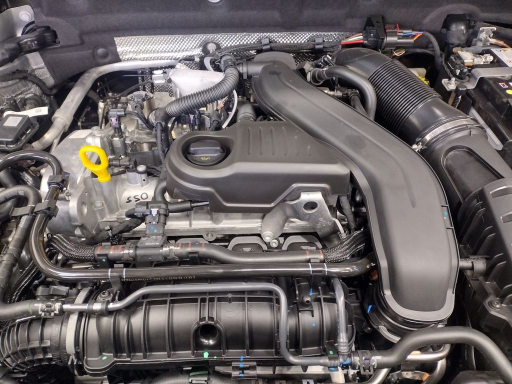 2025 Volkswagen Taos SE photo 3