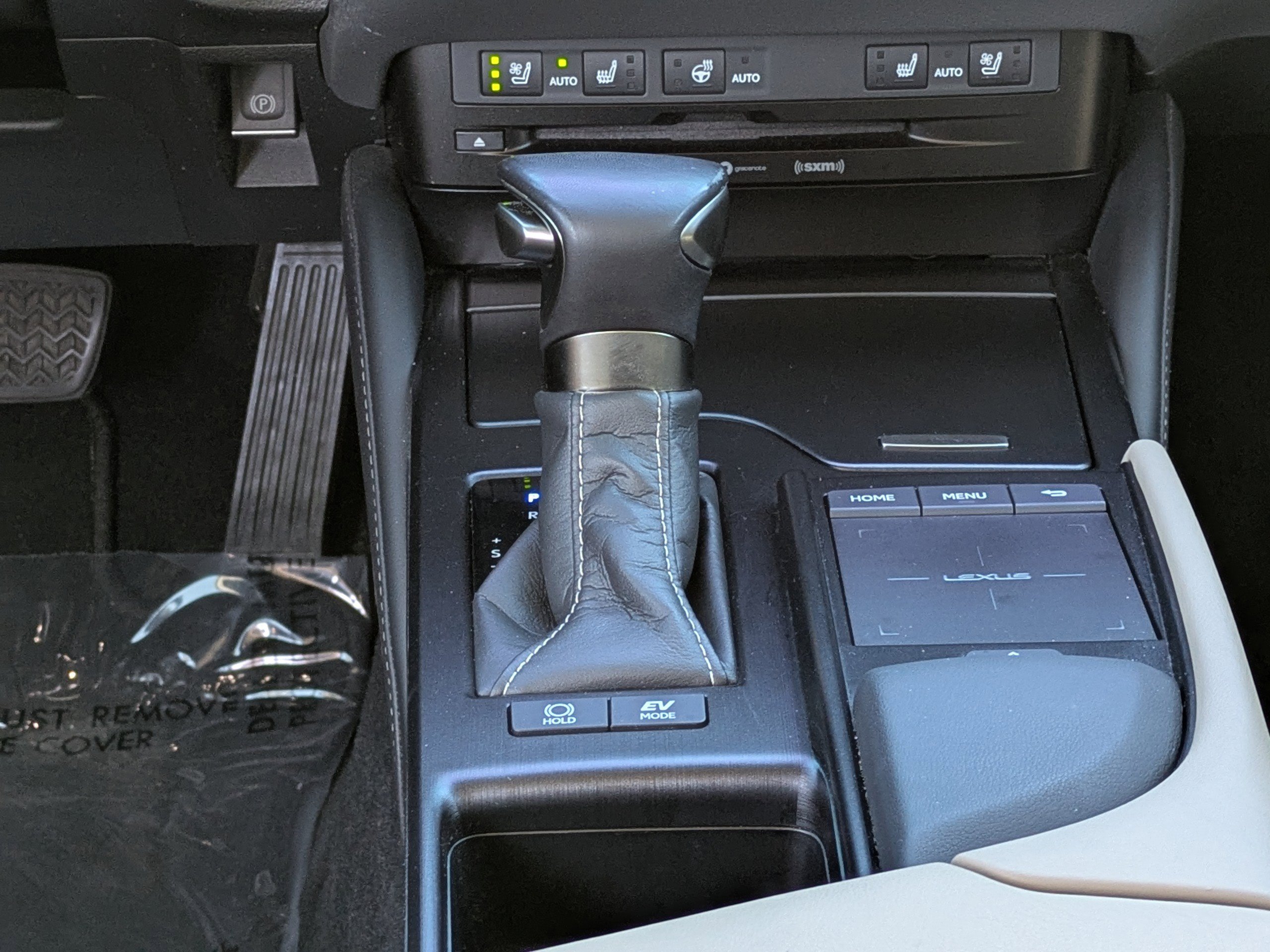 2021 Lexus ES 300h photo 14