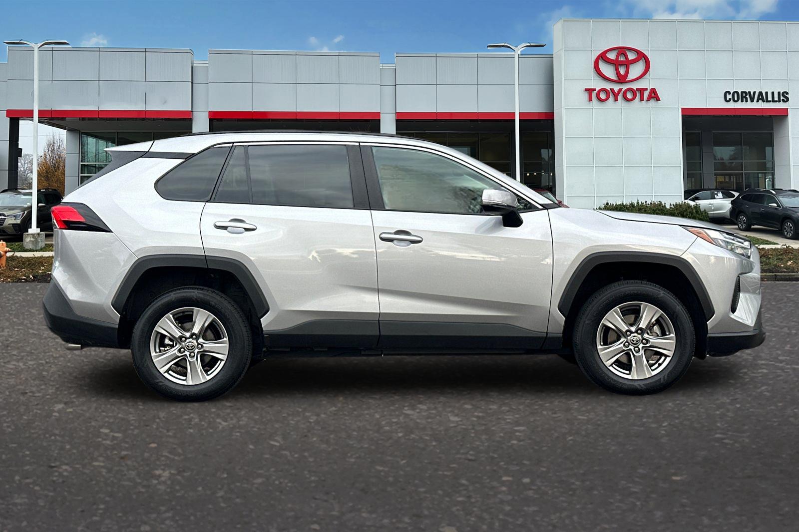 2024 Toyota RAV4 XLE photo 2