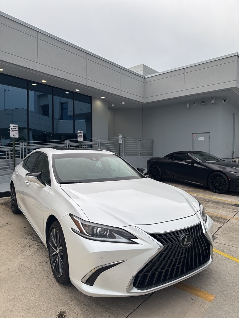 2025 Lexus ES 300h 300h