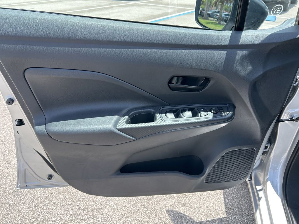 2025 Nissan Versa S photo 9