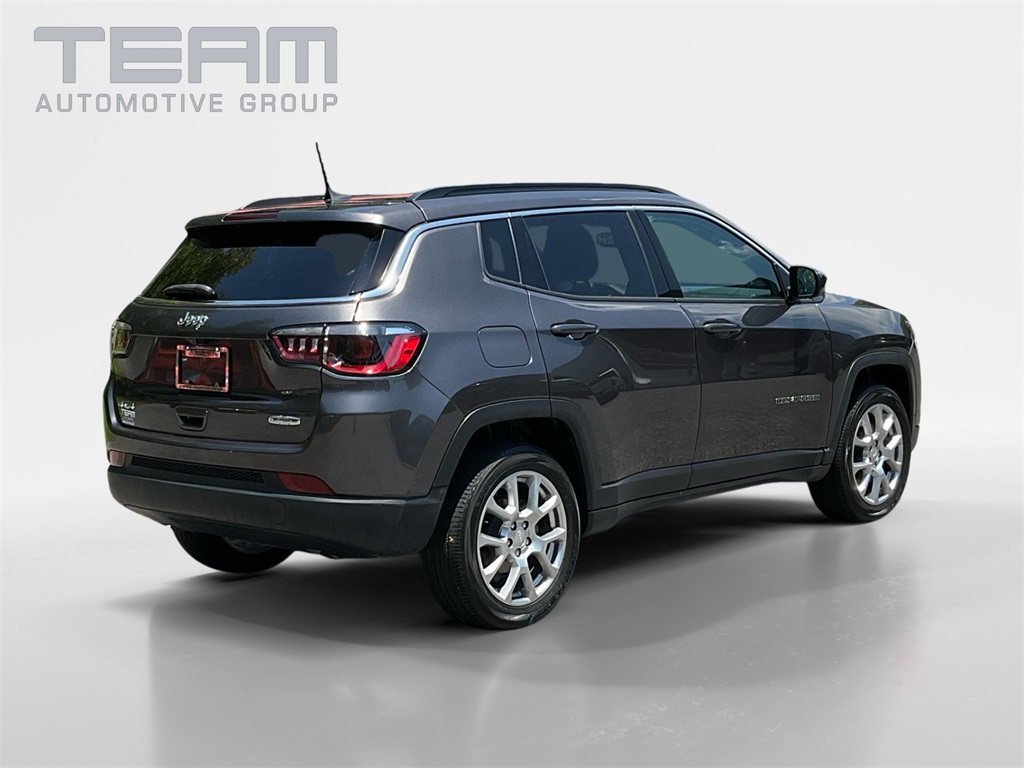2023 Jeep Compass Latitude Lux photo 7