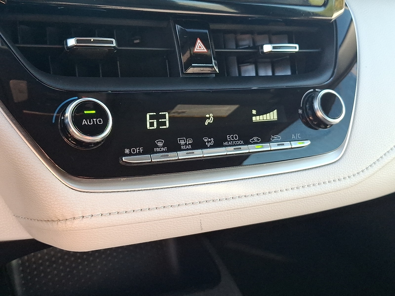 2022 Toyota Corolla SE photo 16