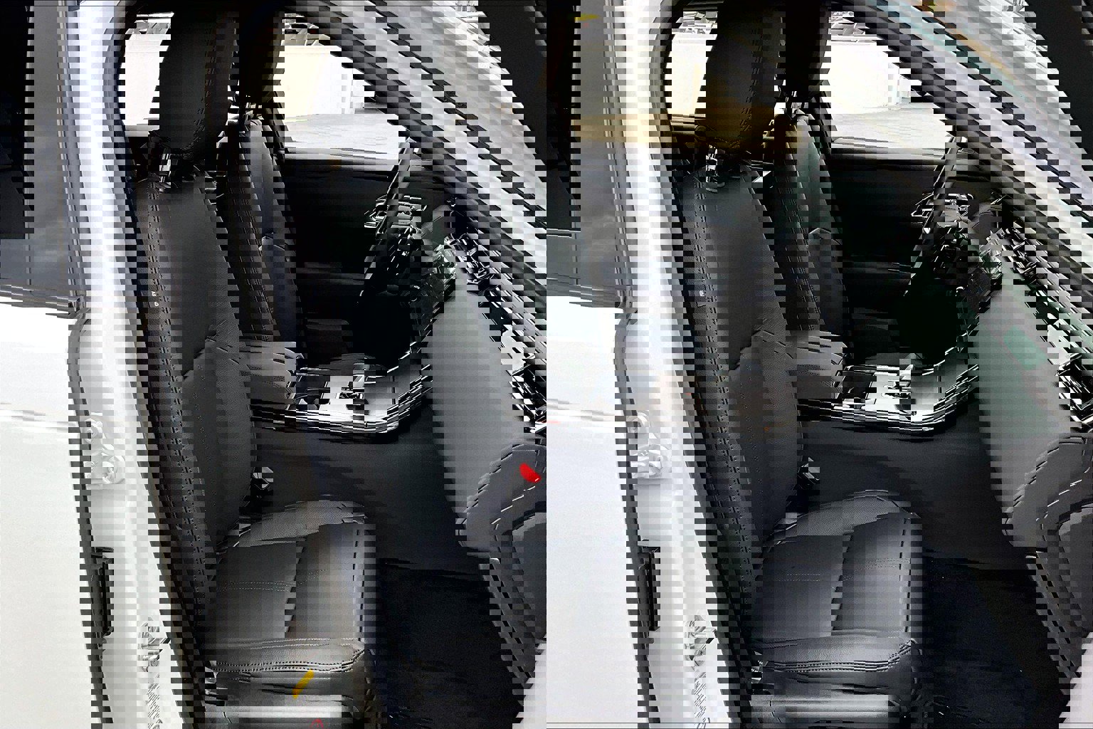 2026 Land Rover Range Rover Velar SE photo 4