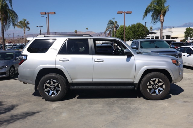 2024 Toyota 4Runner TRD Off-Road photo 2