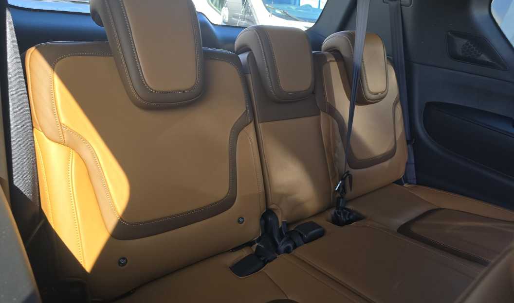 2025 Nissan Armada SL photo 8