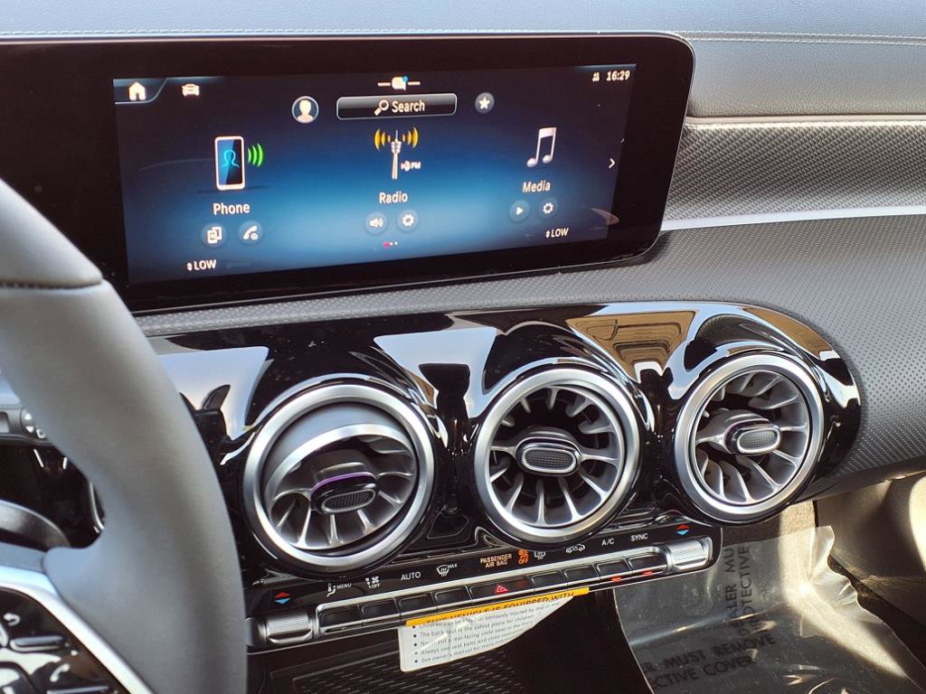 2025 Mercedes Benz CLA 250 4MATIC photo 5