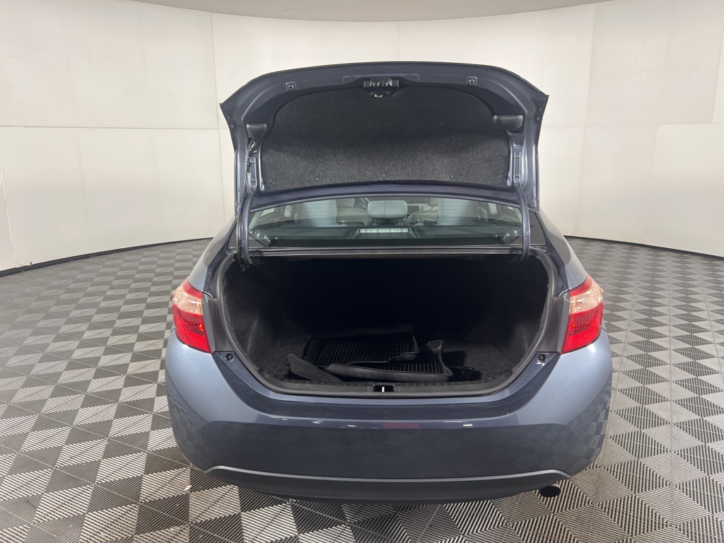 2019 Toyota Corolla LE photo 8