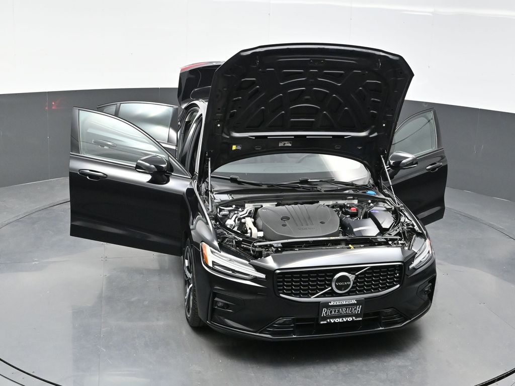 2024 Volvo S60 B5 Plus photo 31