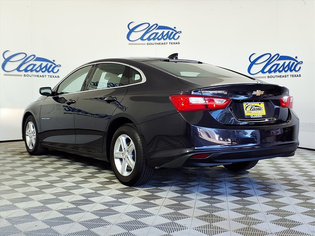 2023 Chevrolet Malibu 1LT photo 2