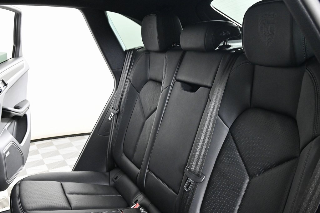 2025 Porsche Macan T photo 18
