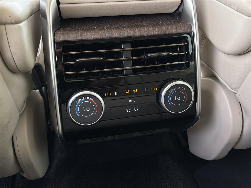 2023 Land Rover Range Rover SE photo 19