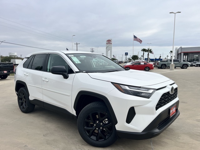 2025 Toyota RAV4 LE's photo