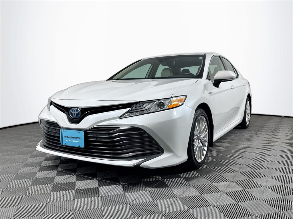 2020 Toyota Camry XLE's photo