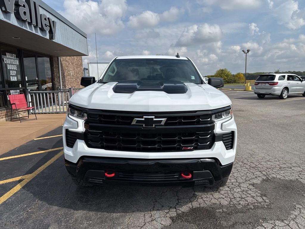 2023 Chevrolet Silverado 1500 LT Trail Boss photo 3
