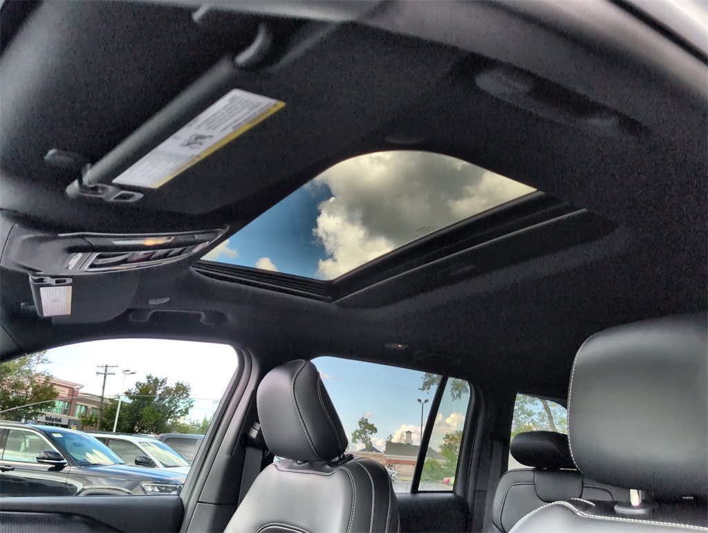 2025 Jeep Grand Cherokee Laredo Altitude photo 21