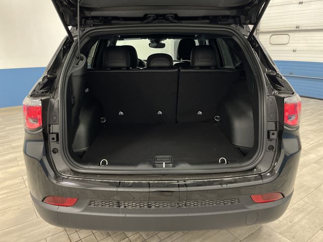 2026 Jeep Compass Latitude photo 2