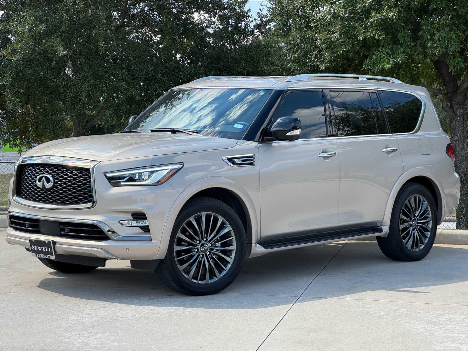 2024 INFINITI QX80 Sensory 4WD's photo