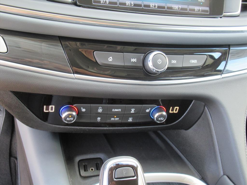 2018 Buick Enclave Essence photo 22