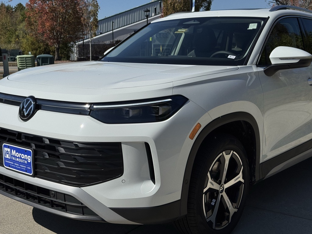 2025 Volkswagen Tiguan SE photo 3