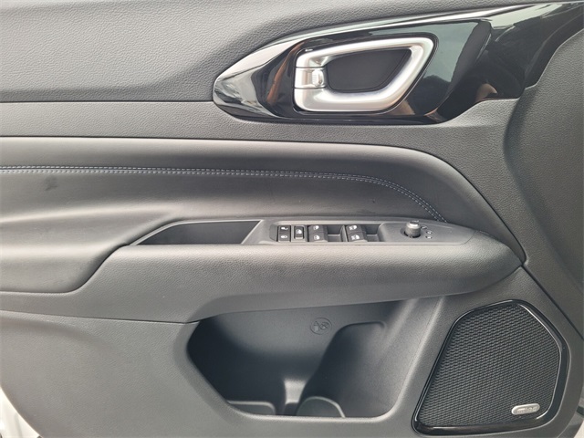 2025 Jeep Compass Latitude photo 17