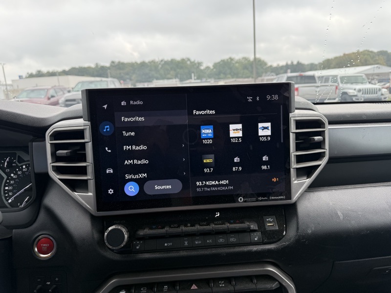 2023 Toyota Tundra SR5 CrewMax photo 12