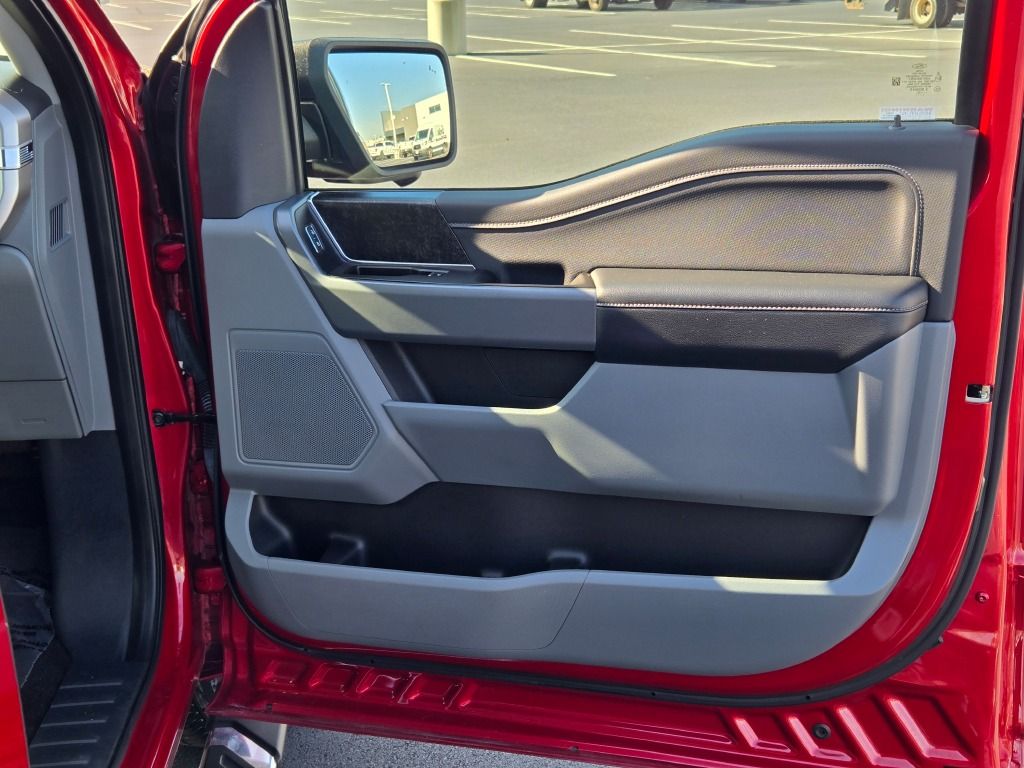 2022 Ford F-150 XLT photo 2