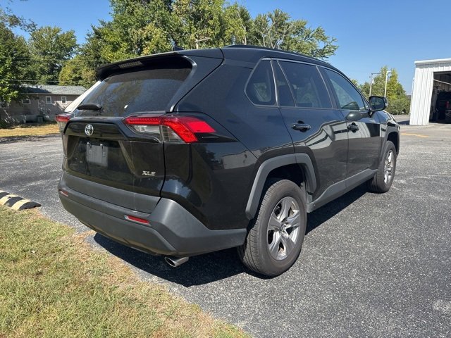 2023 Toyota RAV4 XLE photo 4