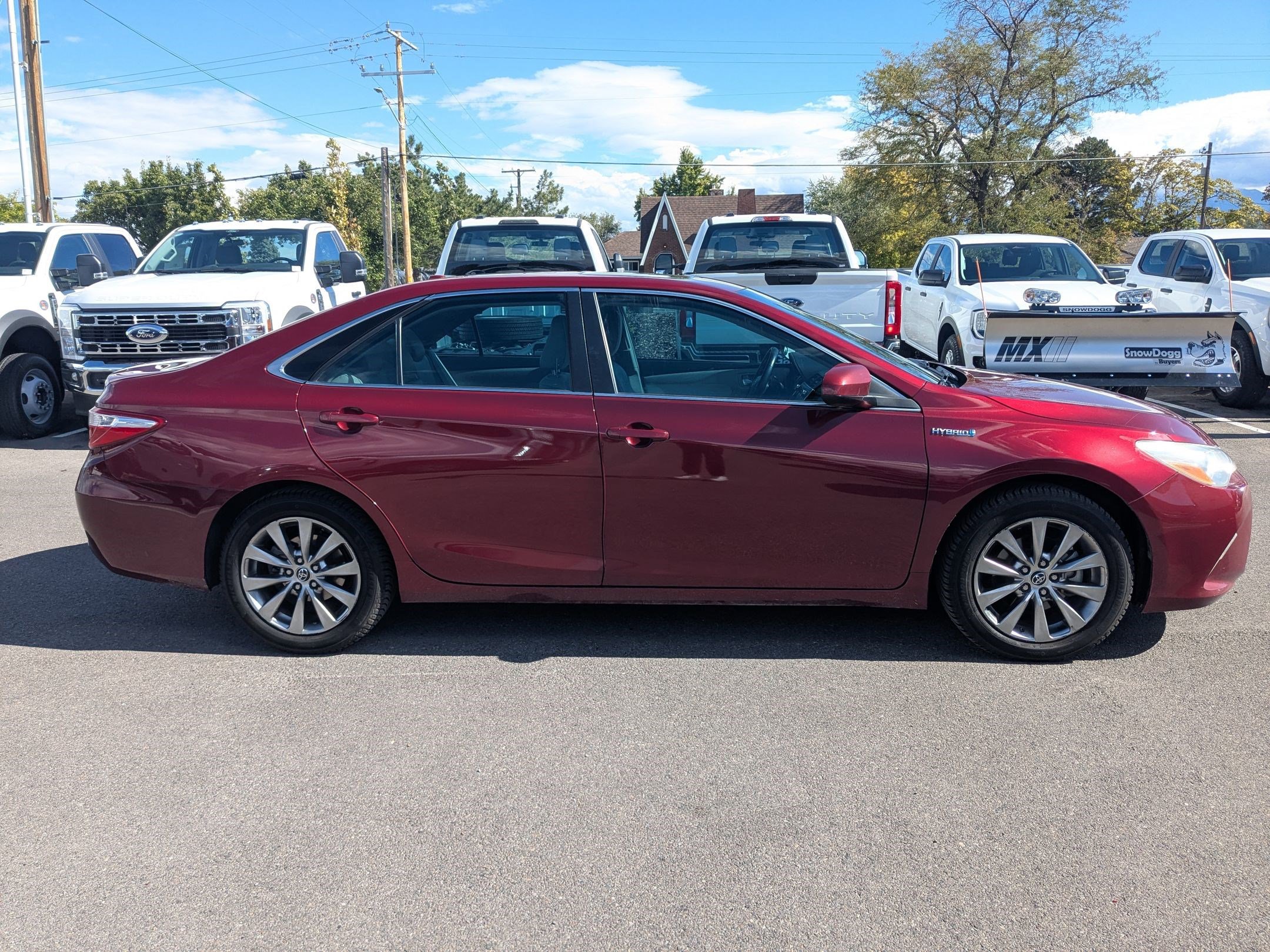 2015 Toyota Camry Hybrid LE photo 2