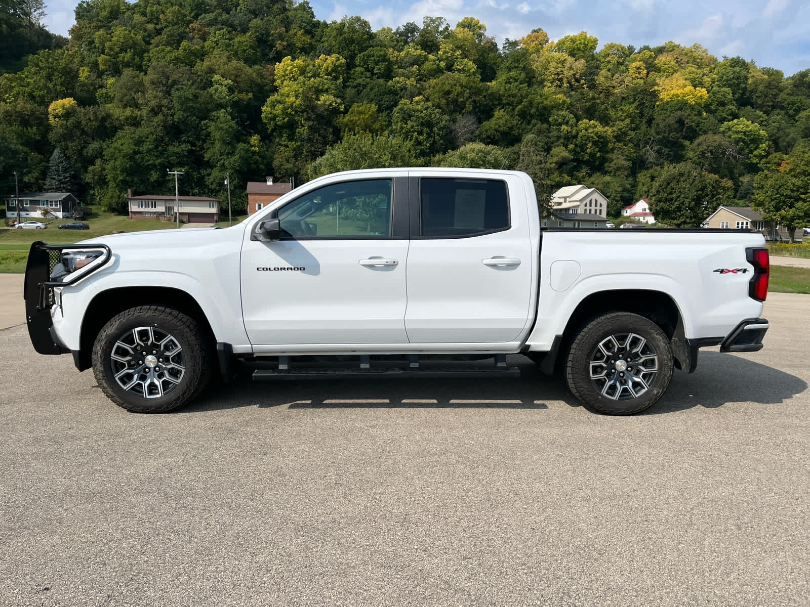 2024 Chevrolet Colorado LT photo 9