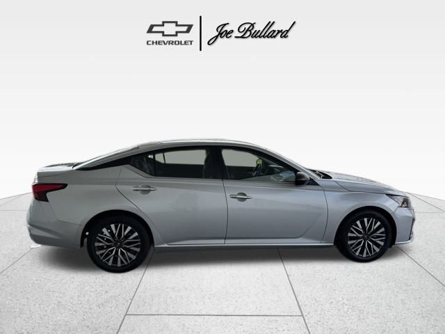 2024 Nissan Altima 2.5 SV photo 5