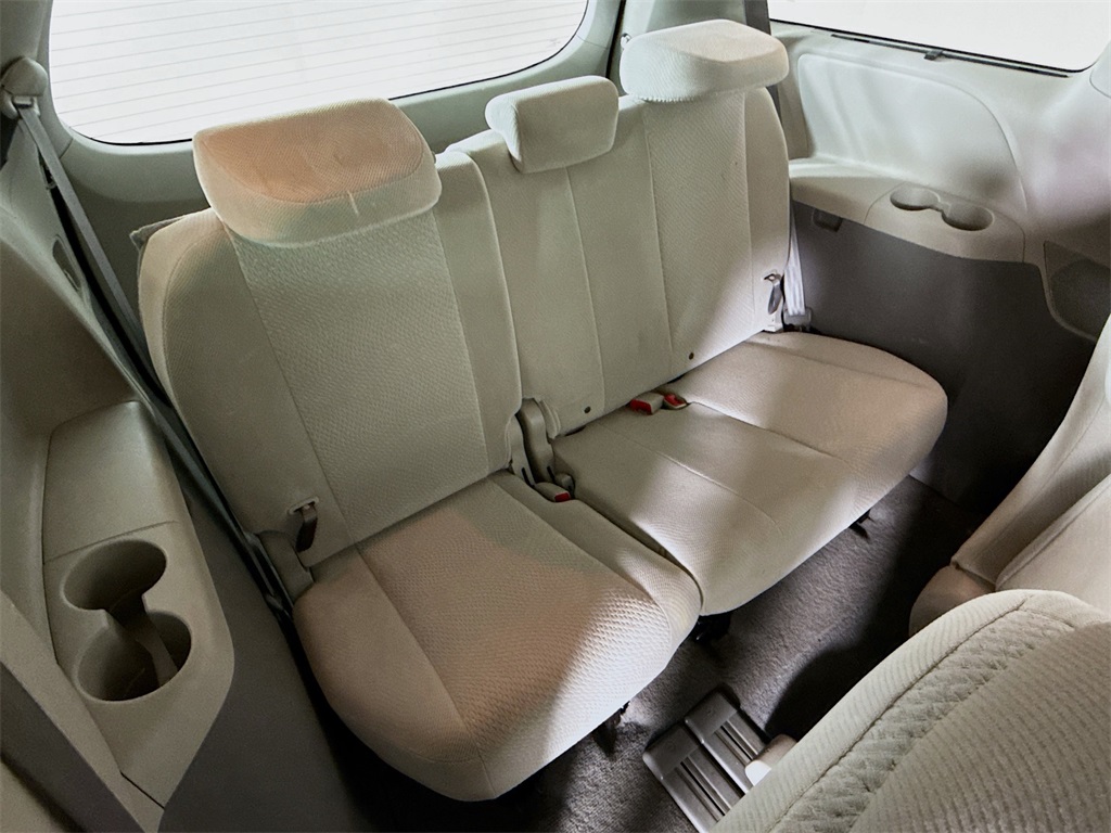 2011 Toyota Sienna LE photo 24