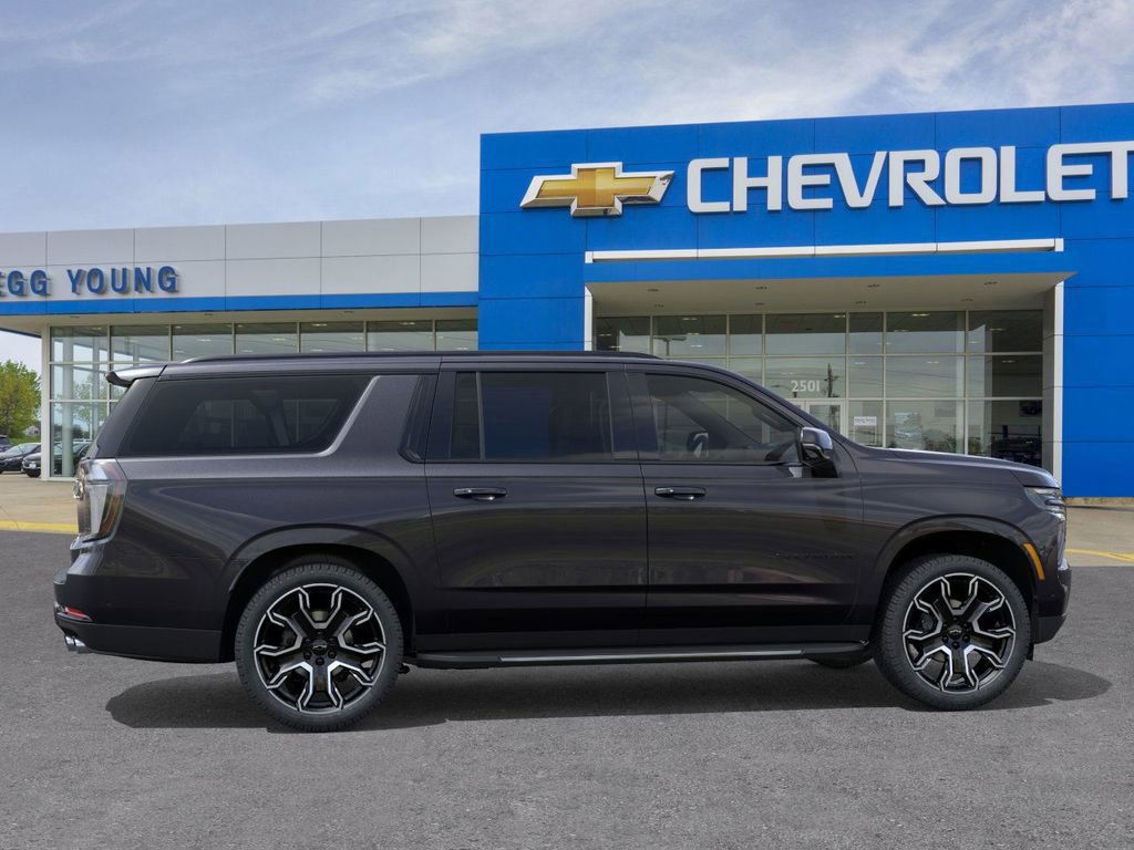 2025 Chevrolet Suburban RST photo 6