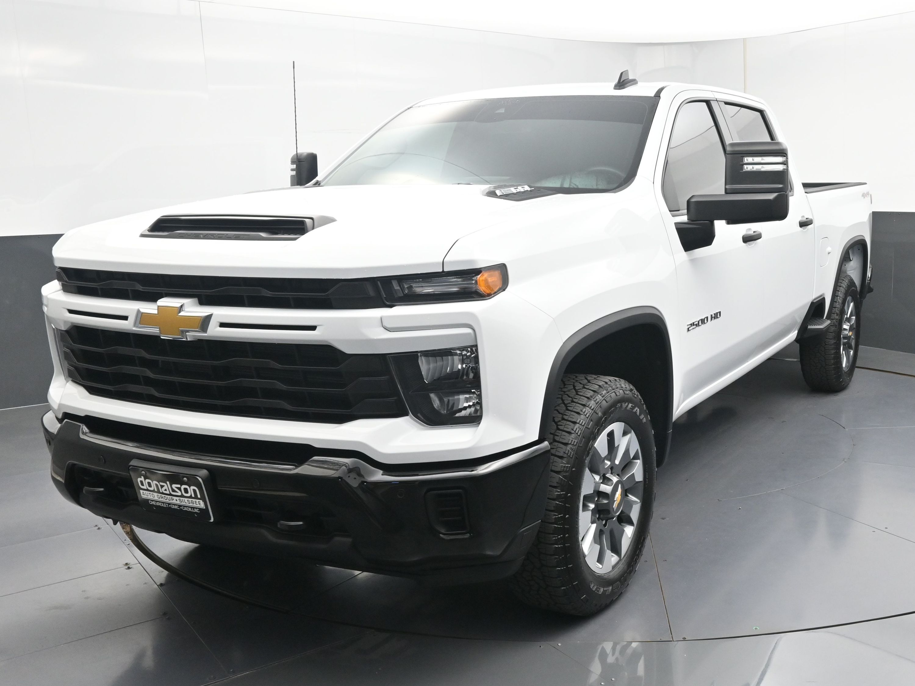 2026 Chevrolet Silverado 2500HD Custom photo 4