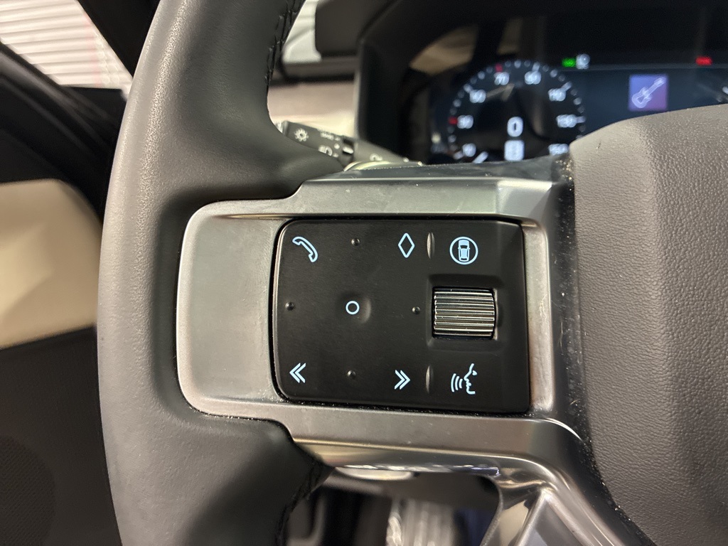 2024 Land Rover Discovery SE photo 16