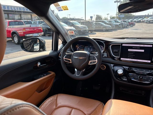 2023 Chrysler Pacifica Hybrid Pinnacle photo 32