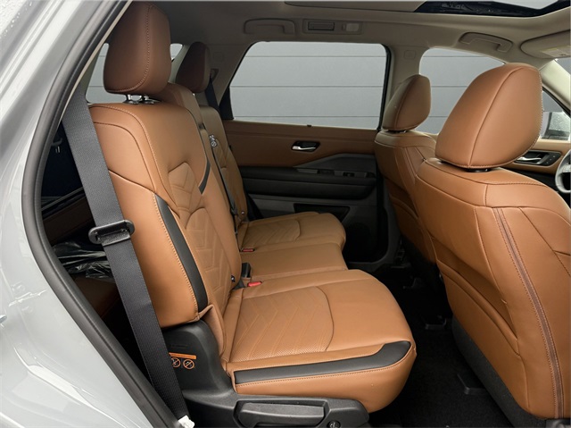 2025 Nissan Pathfinder Platinum photo 23