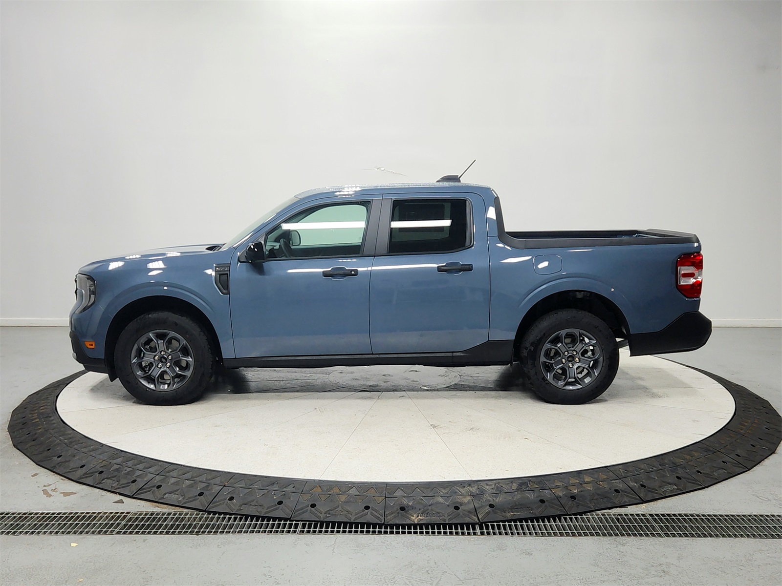 2025 Ford Maverick XLT photo 2