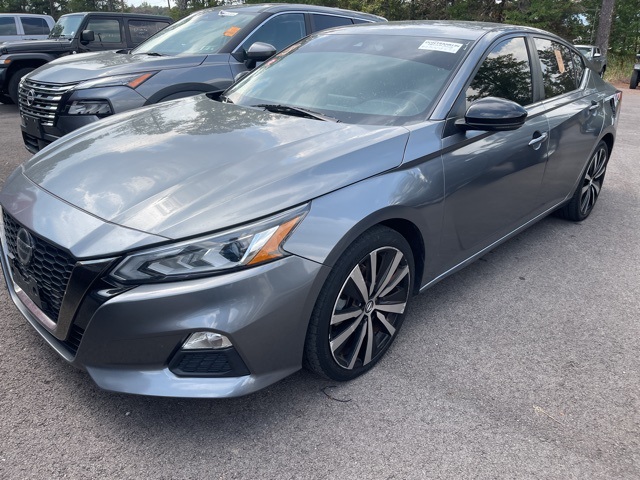 2021 Nissan Altima SR's photo