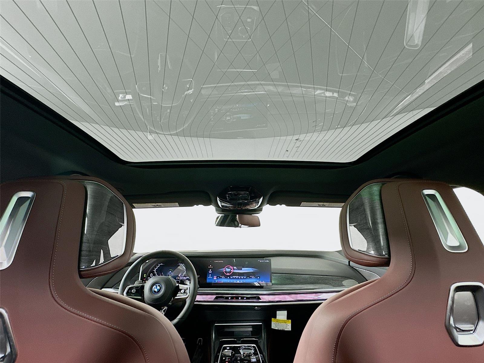 2026 Bmw 750e photo 21