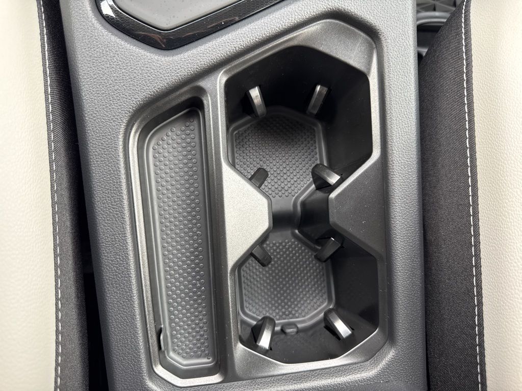 2025 Volkswagen Taos SE photo 20