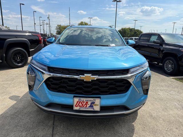 2026 Chevrolet Trax LT photo 2