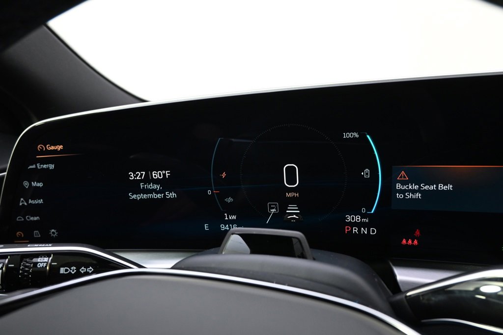 2025 Cadillac Lyriq Luxury photo 22