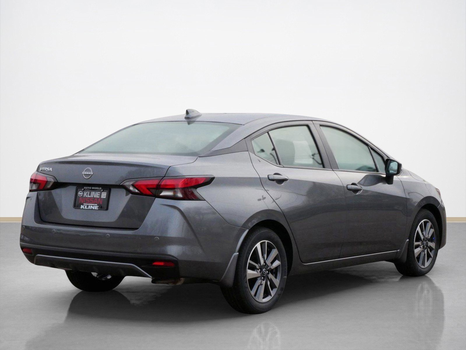 2025 Nissan Versa 1.6 SV photo 2