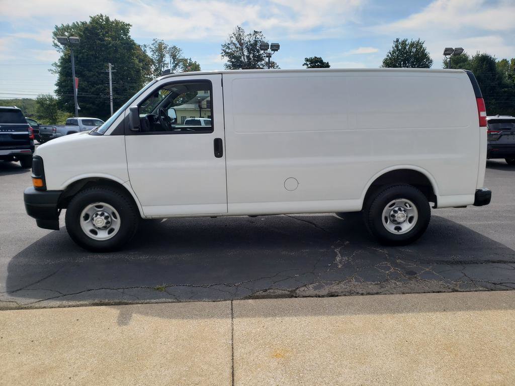 2017 Chevrolet Express 2500 Cargo photo 2