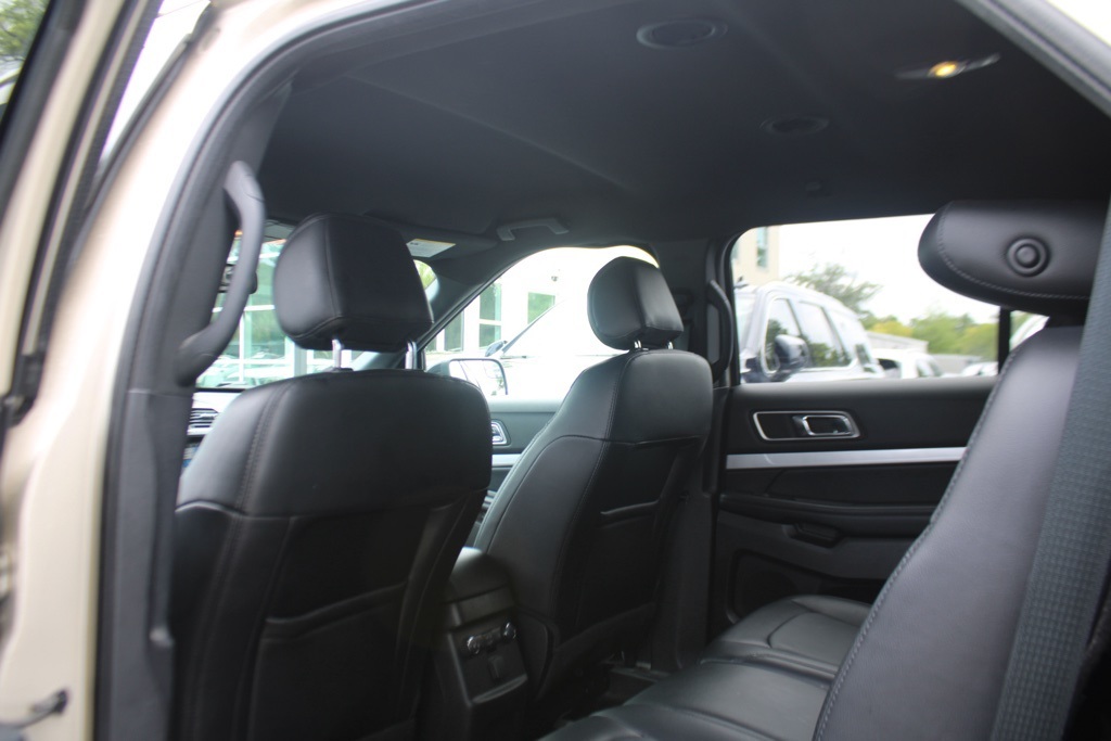 2017 Ford Explorer XLT photo 24