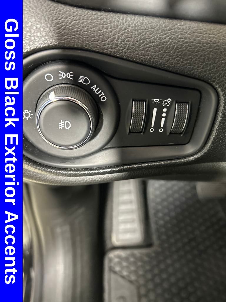 2020 Jeep Renegade Altitude photo 9