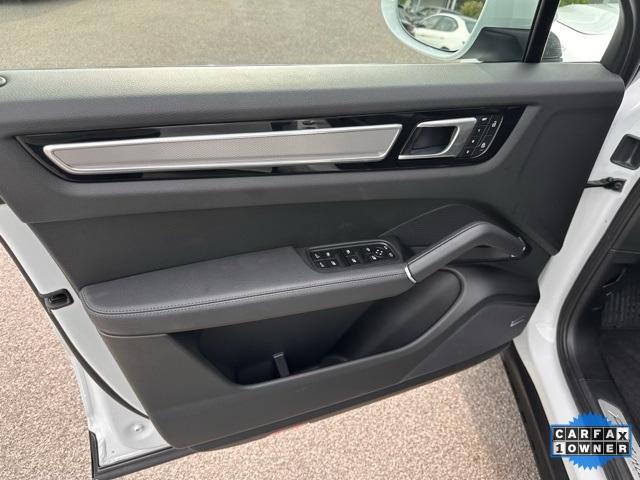 2023 Porsche Cayenne Platinum Edition photo 10